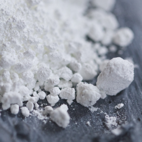 Szemöldöktetováló pigment titán-dioxiddal vagy anélkül?
